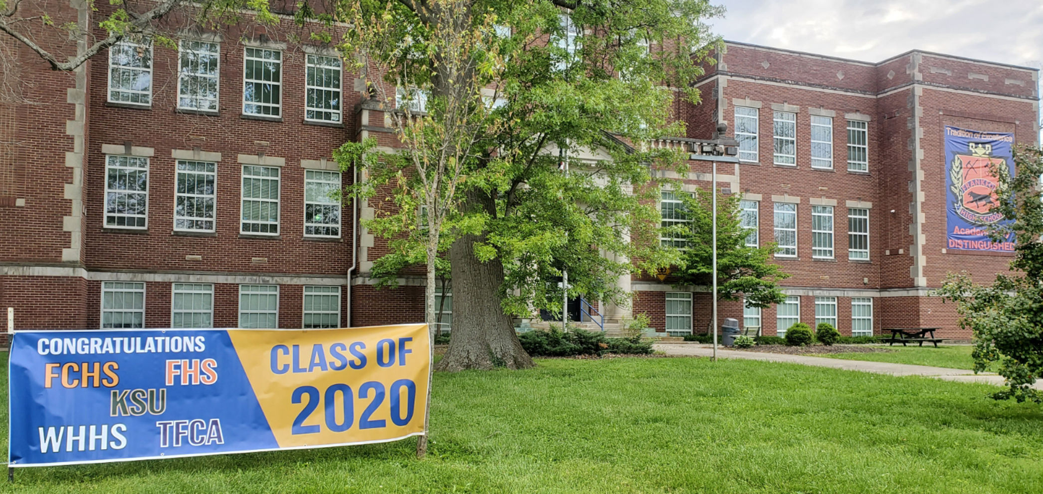 FHS grad sign